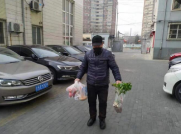 從“特色樓門(mén)”到“最美戰(zhàn)疫樓門(mén)” 八寶山街道的外賣(mài)遞送服務(wù)溫情守護(hù)家園